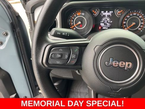Used 2025 Jeep Wrangler Unlimited Sport AWD/4WD image 18