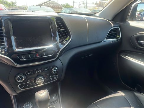 Used 2019 Jeep Cherokee Limited w/ Luxury Group AWD/4WD image 13