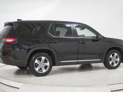 Used 2025 Honda Pilot EX-L image 13