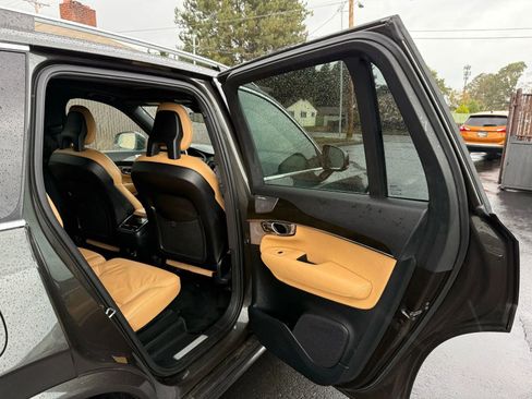 Used 2018 Volvo XC90 T6 Momentum w/ Convenience Package image 14