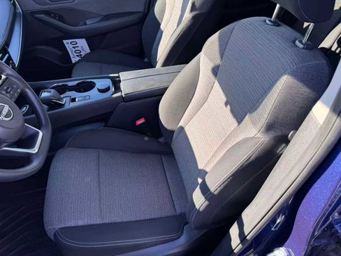 Used 2023 Nissan Rogue SV image 12