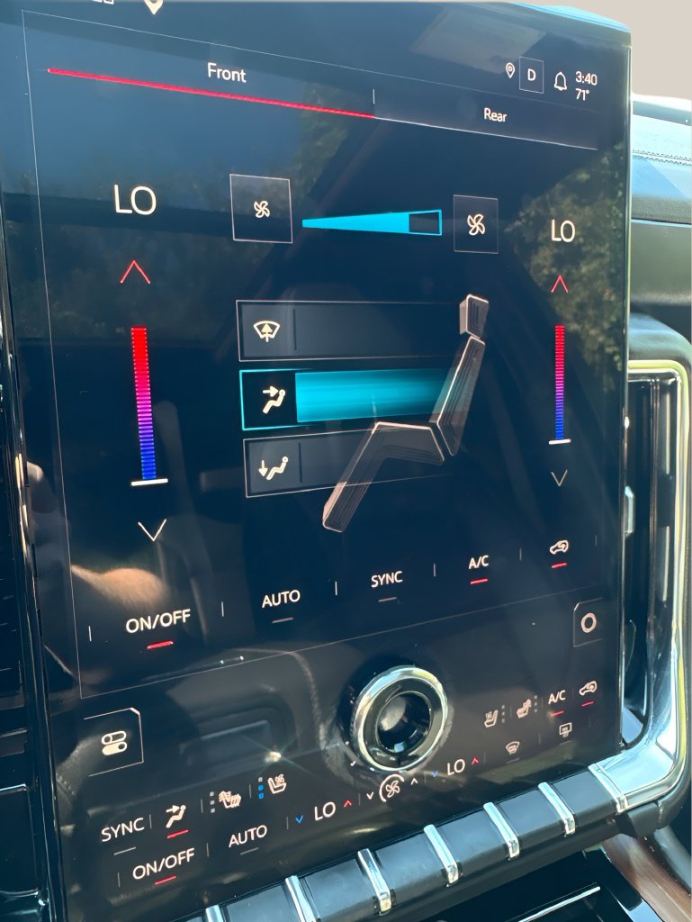 Used 2025 GMC Yukon Denali w/ Sun & Power Step Package AWD/4WD image 33