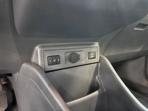 Used 2012 Toyota Prius V Five FWD image 17