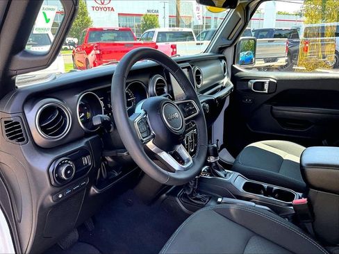 Used 2023 Jeep Wrangler Unlimited Rubicon 4xe w/ Cold Weather Group AWD/4WD image 8