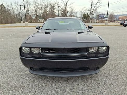 Used 2014 Dodge Challenger SXT image 4