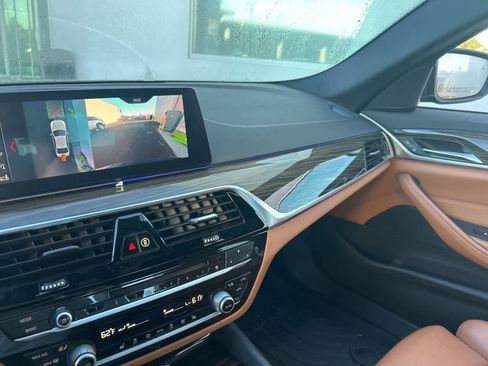 Used 2019 BMW 530e image 33
