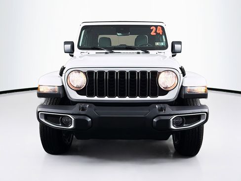 Used 2024 Jeep Gladiator Sport image 3