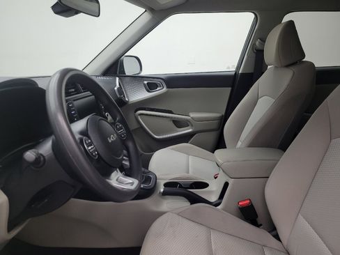 Used 2023 Kia Soul LX w/ LX Technology Package image 17