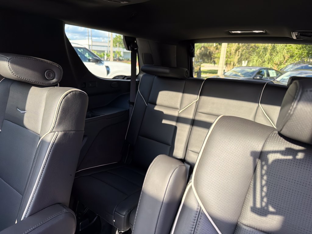Used 2025 Cadillac Escalade Sport AWD/4WD image 32