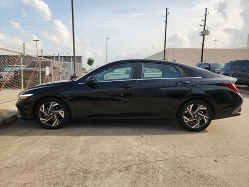 Used 2024 Hyundai Elantra Limited FWD image 4