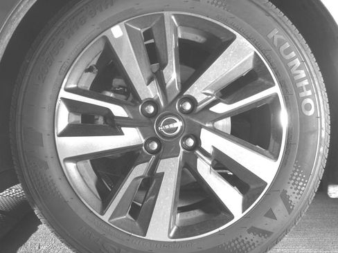 Used 2025 Nissan Versa SV FWD image 9