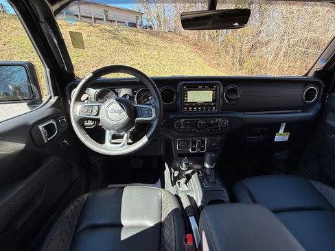 Used 2022 Jeep Gladiator Overland image 11