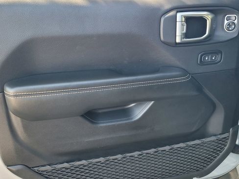 Used 2024 Jeep Wrangler Sahara image 15