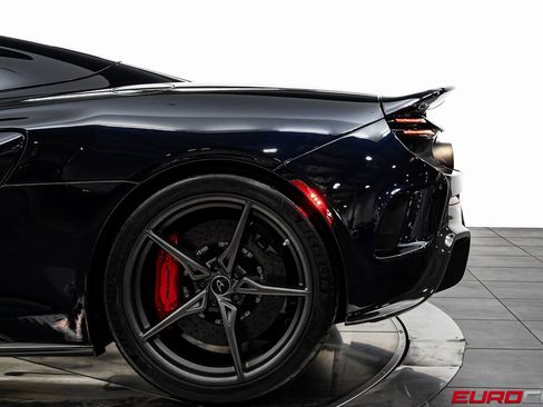 Used 2016 McLaren 675LT Spider image 24