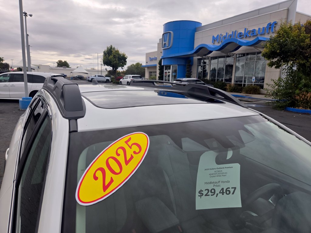 Used 2025 Subaru Outback Premium AWD/4WD image 14