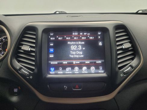 Used 2018 Jeep Cherokee Limited AWD/4WD image 25