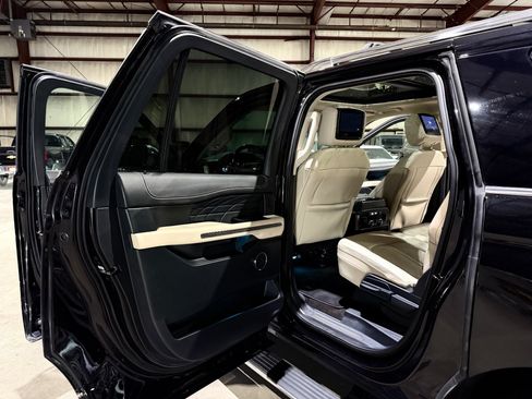 Used 2023 Ford Expedition Max Platinum AWD/4WD image 16