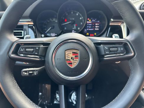 Certified 2025 Porsche Macan image 27