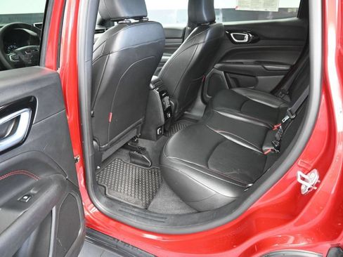 Used 2025 Jeep Compass Trailhawk AWD/4WD image 17
