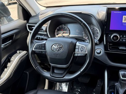 Used 2023 Toyota Highlander XLE AWD/4WD image 20