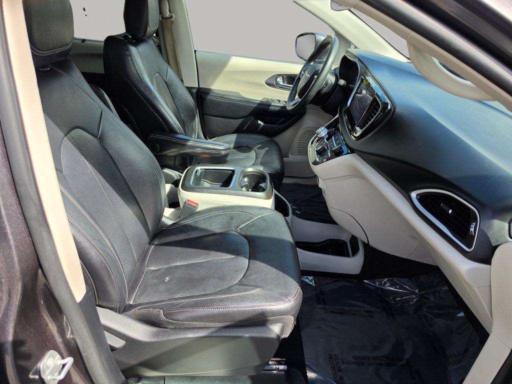 Used 2022 Chrysler Pacifica Touring-L FWD image 33
