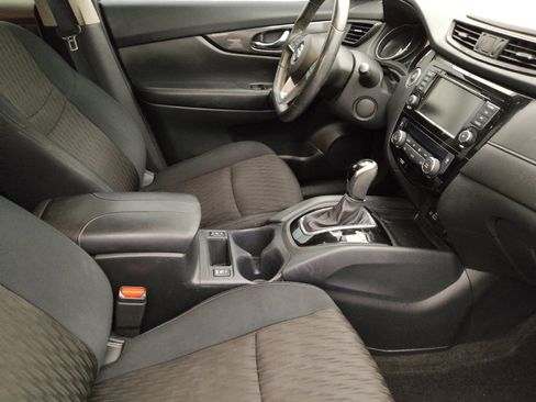 Used 2018 Nissan Rogue SV w/ Premium Package FWD image 21