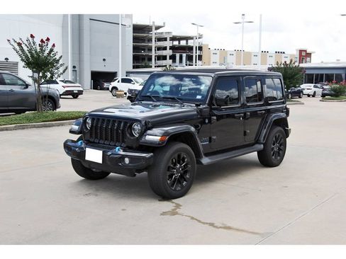 Used 2021 Jeep Wrangler Unlimited Sahara AWD/4WD image 2