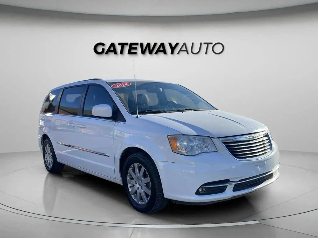 Used 2014 Chrysler Town & Country Touring FWD image 8