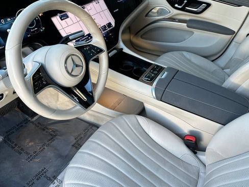 Used 2022 Mercedes-Benz EQS 580 4MATIC Sedan image 10