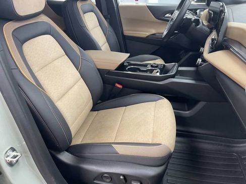 Used 2025 Chevrolet Equinox ACTIV w/ Safety and Technology Package AWD/4WD image 26