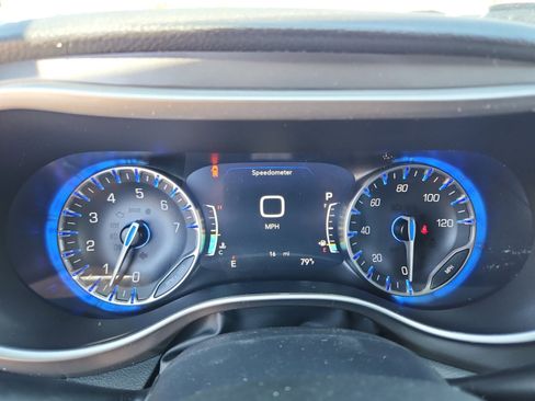 New 2025 Chrysler Pacifica Select w/ Fav Edition Package image 11