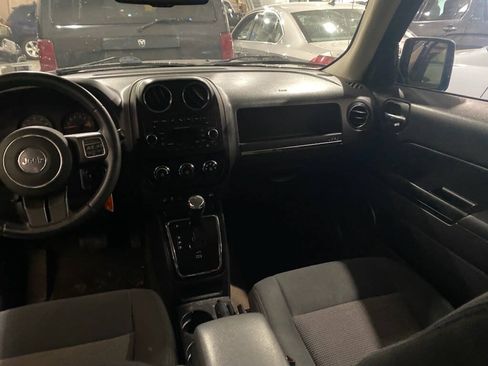 Used 2014 Jeep Patriot Latitude AWD/4WD image 12