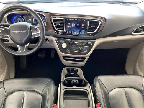 Used 2017 Chrysler Pacifica Touring-L FWD image 7