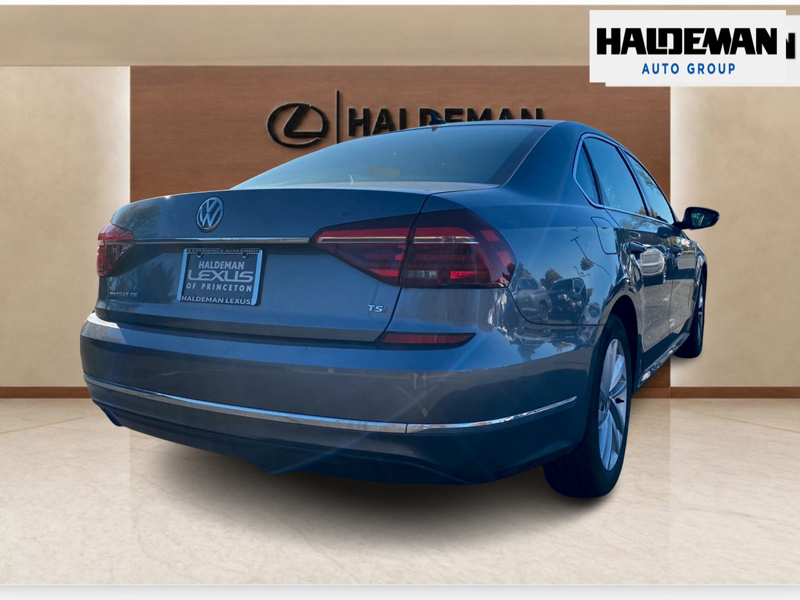 Used 2018 Volkswagen Passat 2.0T SE FWD image 4