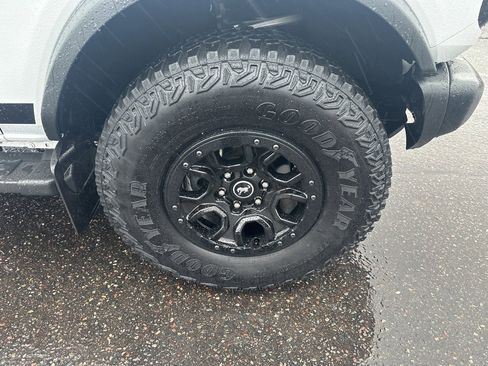 Used 2023 Ford Bronco Wildtrak image 9