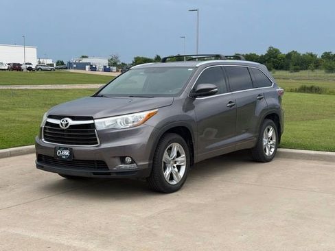 Used 2015 Toyota Highlander Limited FWD image 2