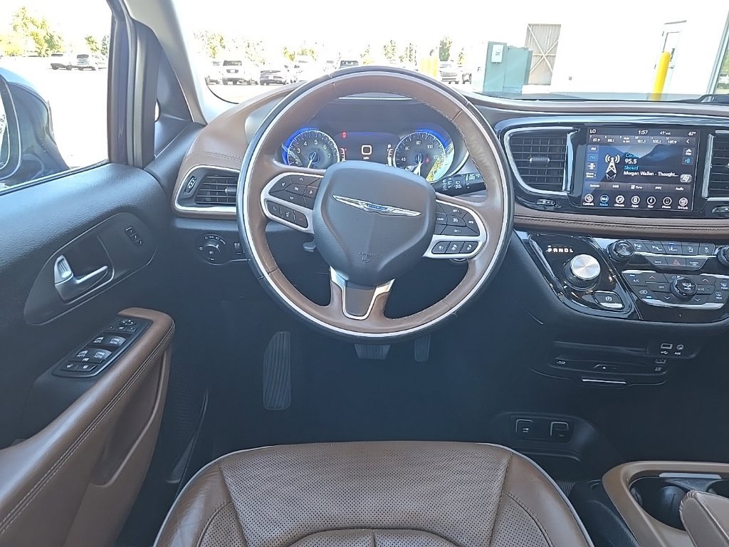 Used 2018 Chrysler Pacifica Limited w/ Tire & Wheel Group FWD image 43