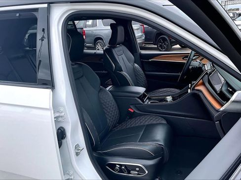 Used 2022 Jeep Grand Cherokee Summit image 8