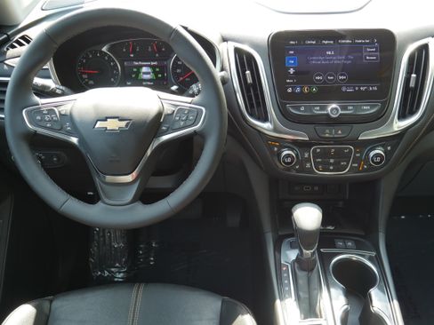 Certified 2024 Chevrolet Equinox Premier AWD/4WD image 17