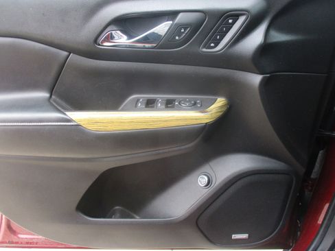 Used 2018 GMC Acadia Denali image 12