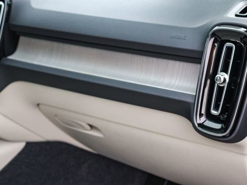 Used 2026 Volvo XC40 B5 Plus w/ Protection Package Premier image 19