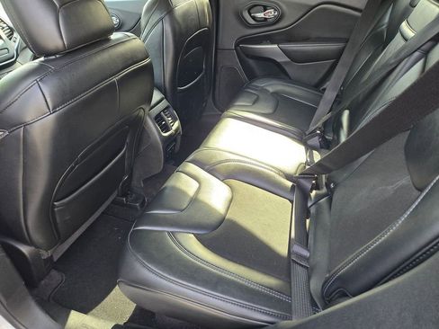Used 2019 Jeep Cherokee Latitude Plus FWD image 8