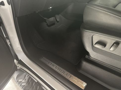 Used 2022 Chevrolet Tahoe Z71 w/ Off-Road Capability Package image 19