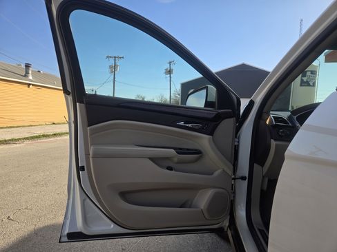 Used 2014 Cadillac SRX Luxury w/ Driver Awareness Package image 4