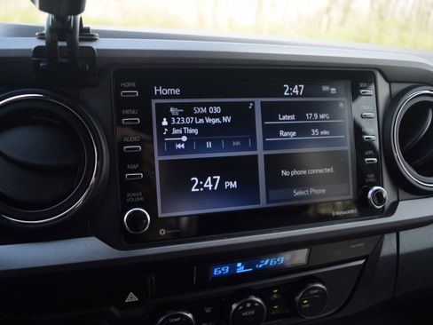 Used 2023 Toyota Tacoma TRD Sport w/ Advanced Technology Package image 9