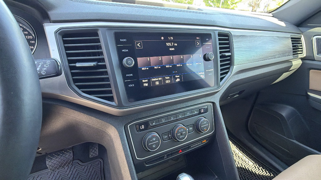 Used 2020 Volkswagen Atlas Cross Sport SE w/ Panoramic Sunroof Package FWD image 26