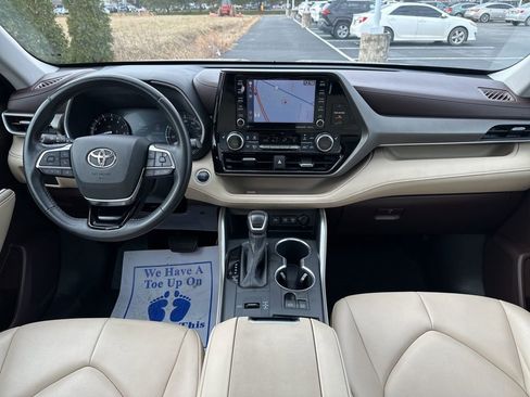 Certified 2020 Toyota Highlander XLE image 31