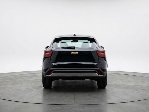 Used 2025 Chevrolet Trax LT FWD image 7