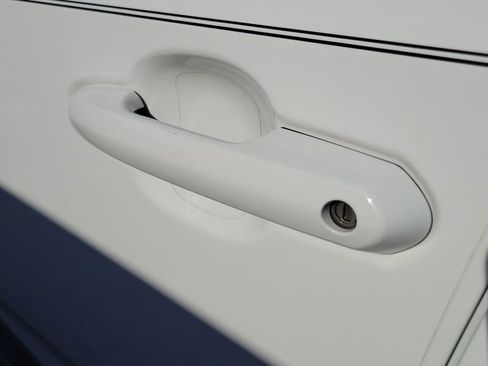 Used 2021 Toyota RAV4 XLE w/ Convenience Package FWD image 7