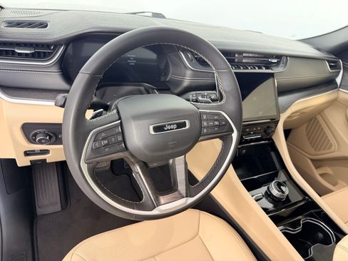 Used 2023 Jeep Grand Cherokee L Limited w/ Luxury Tech Group II AWD/4WD image 4